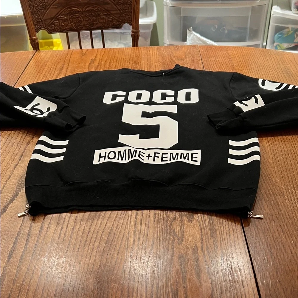 Black and White Logo Sweatshirt With Zippers on Sides XL - Picture 7 of 8